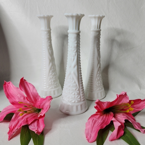 Vintage Milk Glass Bud Vases White Stars and Bars Pattern Set of 3 - Picture 15 of 15